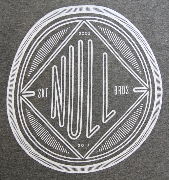 hoodie-raglan-close-small